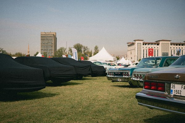 Les 10 Tenues Iconiques Inoubliables des Années 2000 à Revivre Absolument